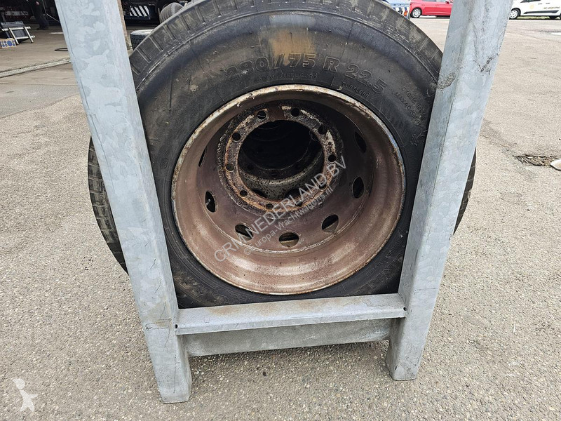 قطع غيار الآليات الثقيلة Michelin 280/75 R 22.5...