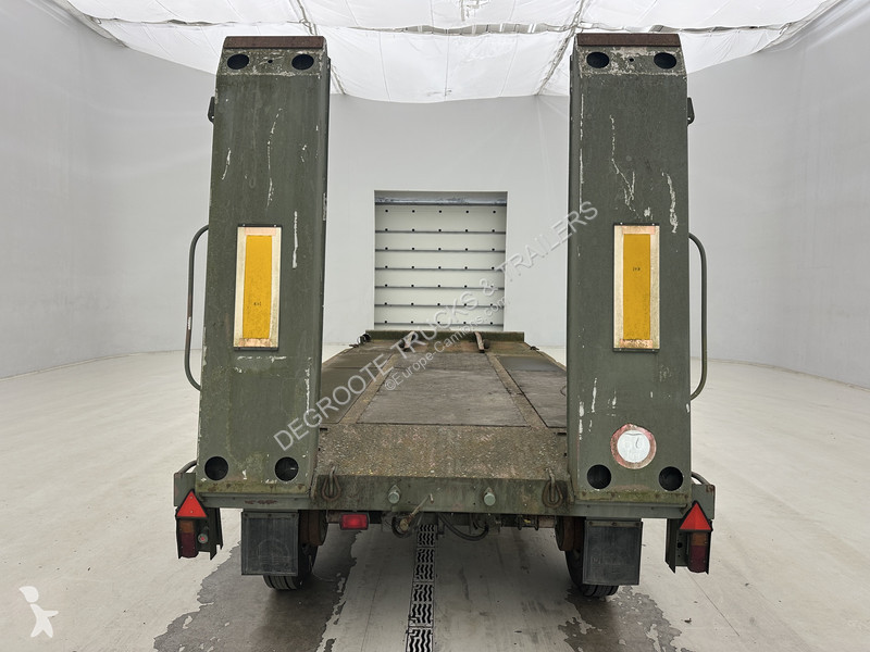 MOL AR2 semi-trailer truck