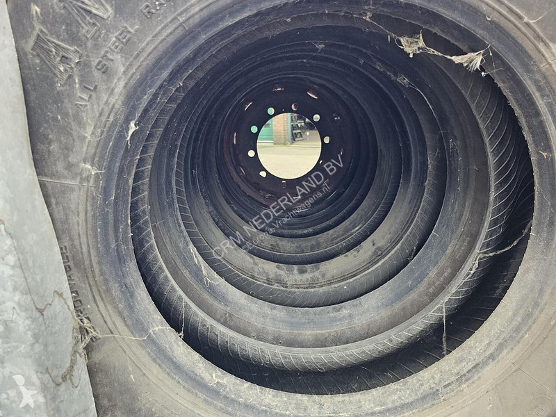 قطع غيار الآليات الثقيلة Michelin 11 X 22.5