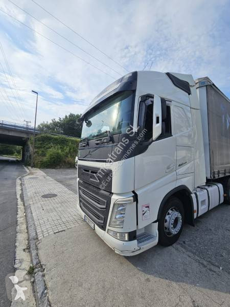 Pótkocsis szerelvény Volvo 460 Globetrotter