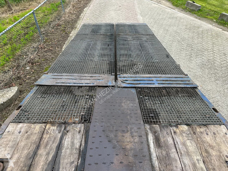Vrachtwagencombinatie  Dieplader met kleppen