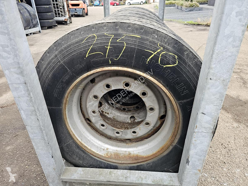 قطع غيار الآليات الثقيلة Michelin 275/70 R 22.5...