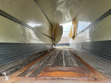 Semi remorque Fruehauf GL-763-NH accidentée
