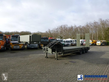 Nosič strojů Broshuis 3-axle semi-lowbed trailer E-2130 / 73 t + ramps