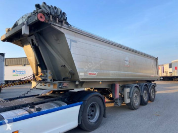 Semitrailer lastvagn bygg-anläggning Benalu