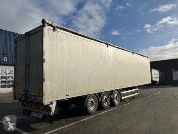 Semitrailer flak rörligt underlag