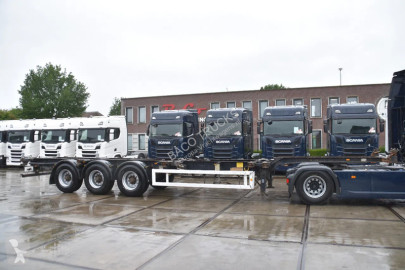 Semi remorque porte containers Krone