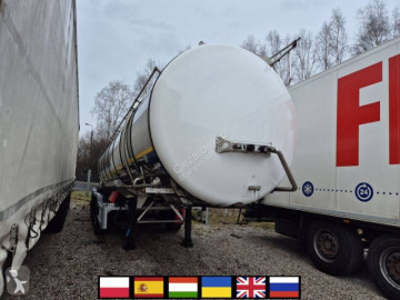Semi remorque citerne produits chimiques Kässbohrer