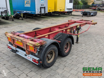 Semi remorque porte containers Krone