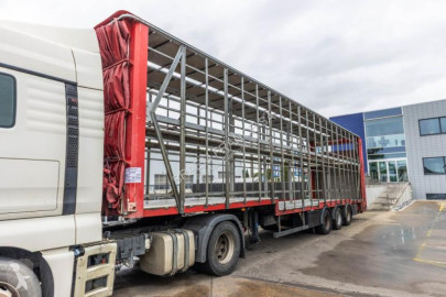 Полуремарке подвижни завеси Lecitrailer