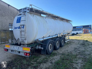 Semi remorque citerne produits chimiques Magyar