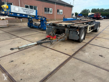 Floor container semi-trailer
