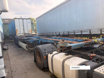 Semi remorque porte containers Krone