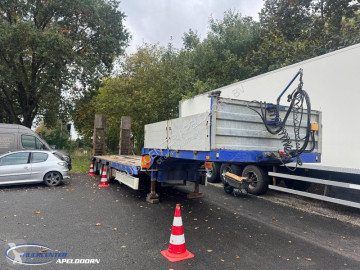 Flatbed semi-trailer