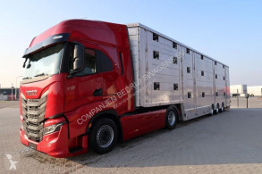 Полуремарке камион за превоз на едър рогат добитък Pezzaioli SBA 31U