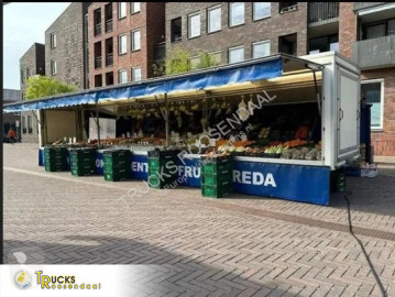 Semitrailer flak rörligt underlag