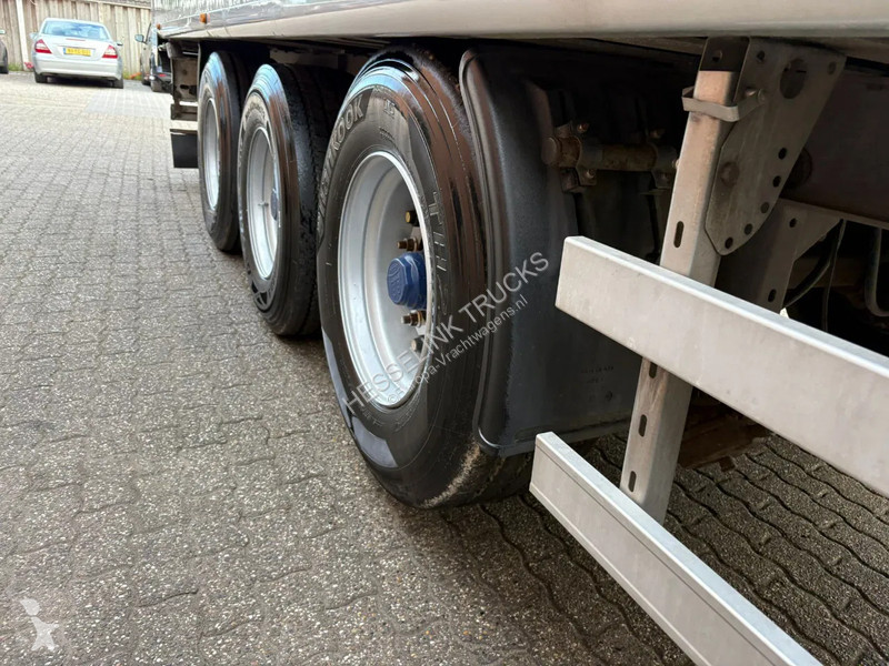 Semi reboque Kraker trailers 92m3, Walking...