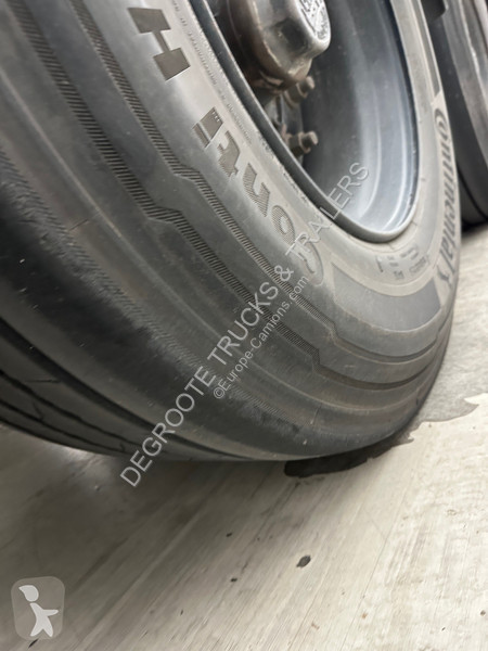 نصف مقطورة LAG Tautliner