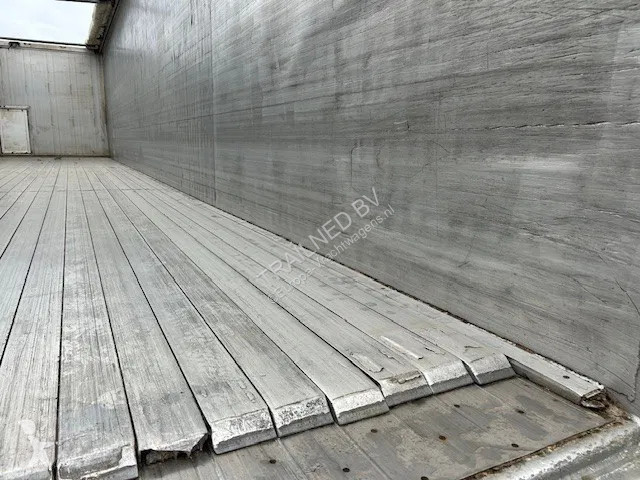 نصف مقطورة  K200 - 92m3 Liftachse 10mm