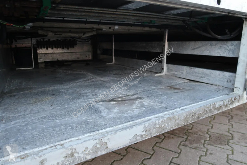 نصف مقطورة Pezzaioli SBA 32 - Cattle transport