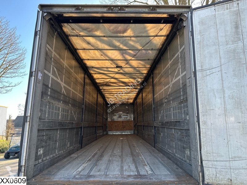 Návěs Fruehauf Tautliner Lift axle