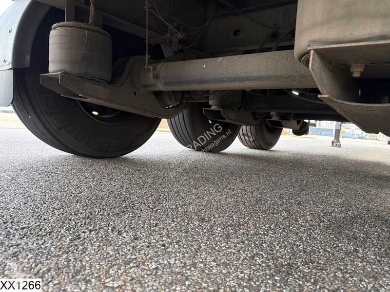 نصف مقطورة Fruehauf Tautliner Lift axle