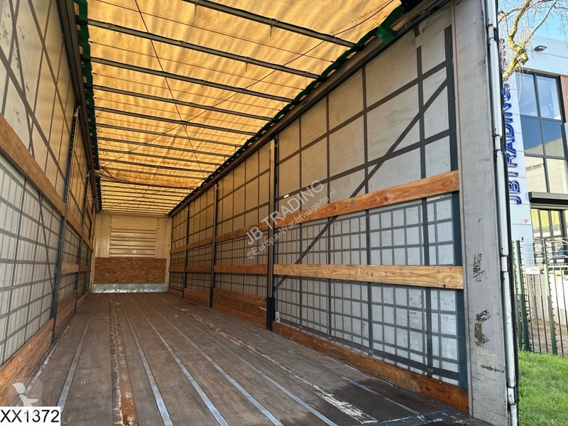 Semirremolque Fruehauf Tautliner Lift shaft