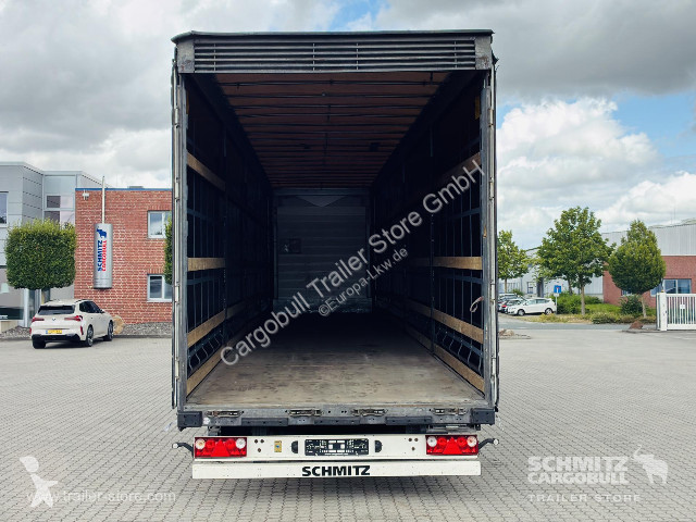 Návěs Schmitz Cargobull Curtainsider Mega Getränke