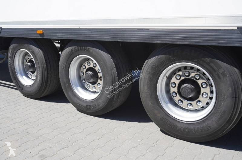 Полуремарке Lamberet refrigerated semi-trailer...