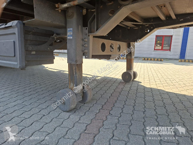 نصف مقطورة Kögel Curtainsider Mega