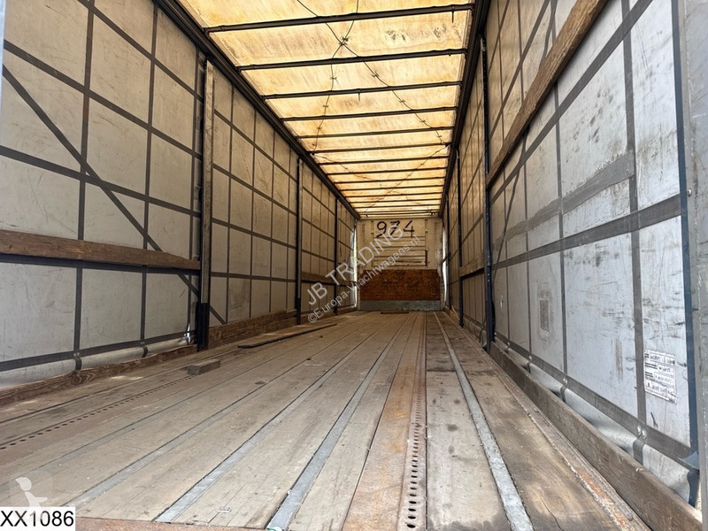 Fruehauf Tautliner Lift axle semi-trailer