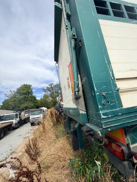 Semi remorque Samro a étages Accidentée