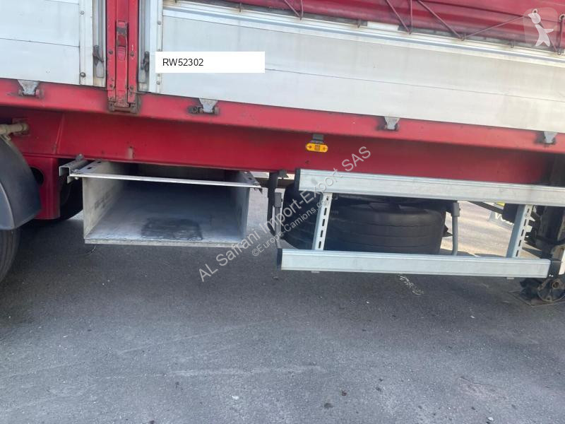 Félpótkocsi  Semi-remorque à rideaux coulissants