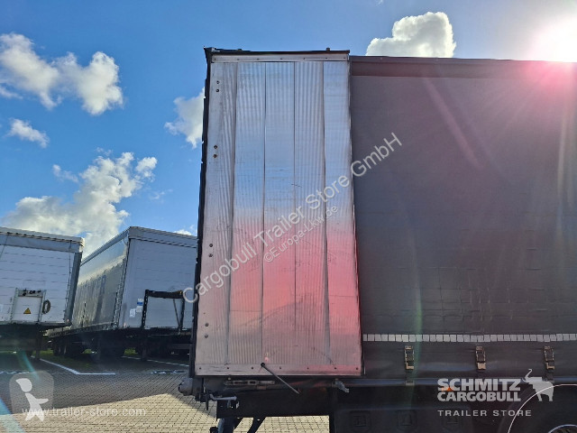 Полуприцеп Berger Curtainsider Standard Getränke