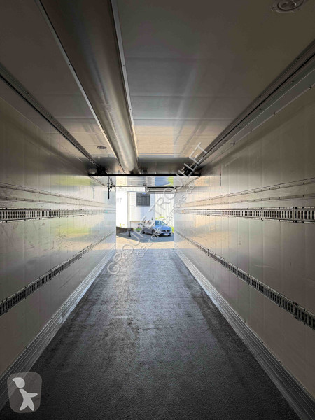 Semitrailer Trouillet FRIGO 38 TONNES HAYON...