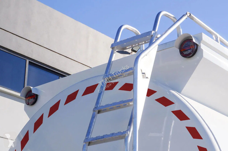 Semiremorca  EFEMMAK Fuel tank semi-trailer...