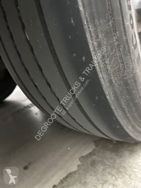 نصف مقطورة LAG Tautliner