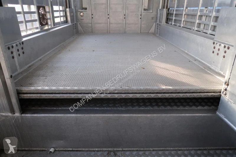 نصف مقطورة Pezzaioli SBA 31 - Cattle Transport