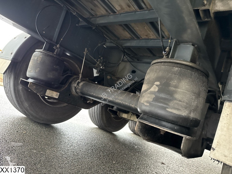 نصف مقطورة Fruehauf Tautliner Lift axle