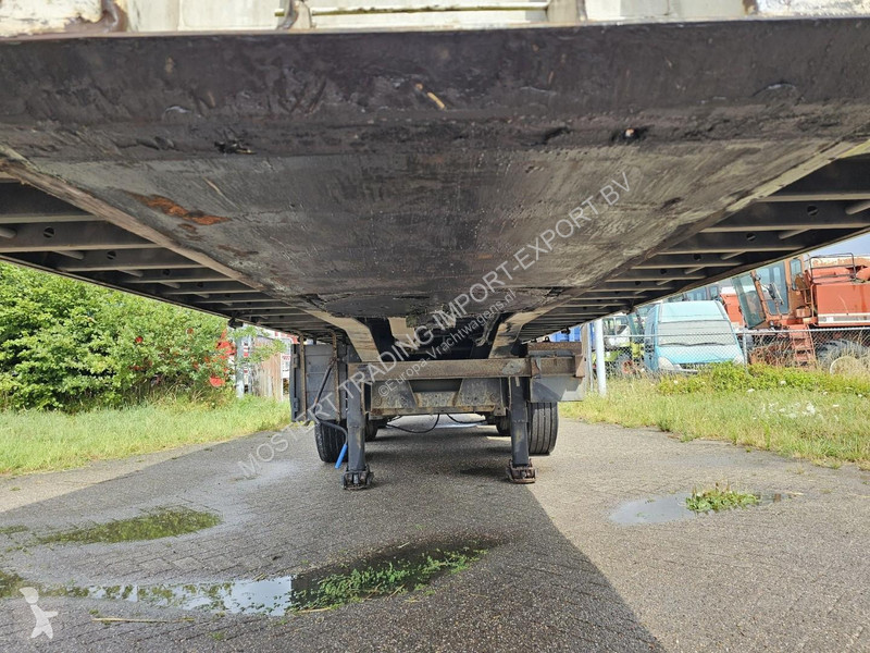 Semi remorque  Closed box - 3x steering axle...
