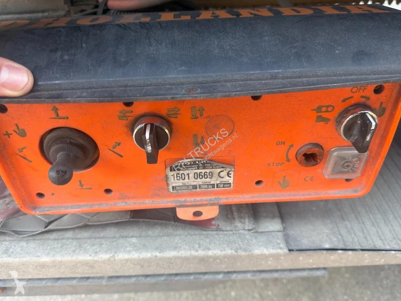 Oplegger Krone 3 AXLE + DHOLLANDIA LIFT 2000 KG...