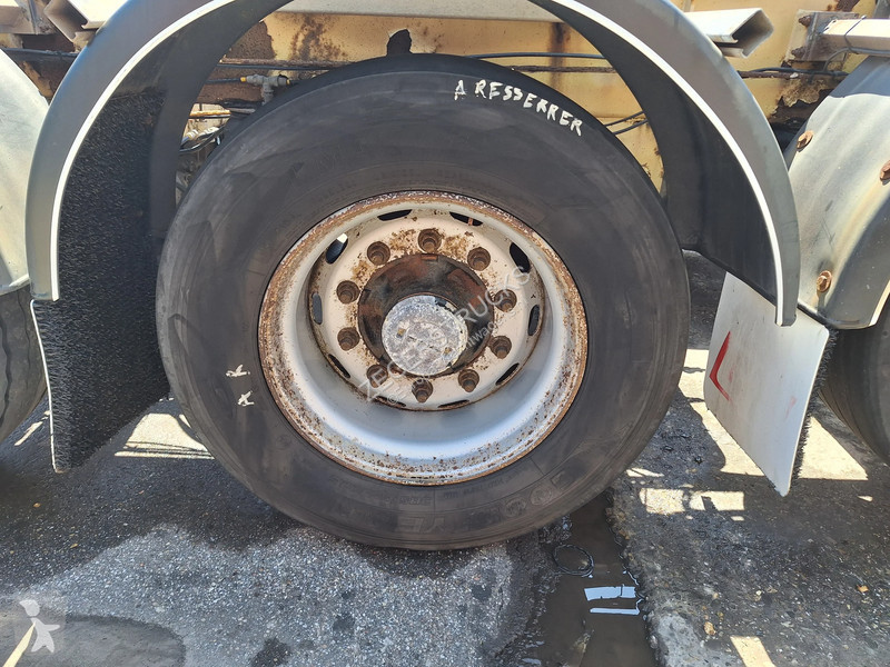 نصف مقطورة Fruehauf T38N