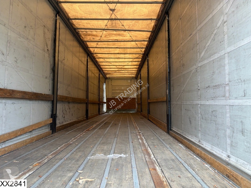 نصف مقطورة Fruehauf Tautliner