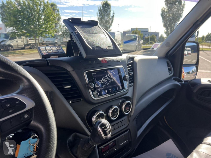 Véhicule utilitaire Iveco DAILY 70C18 D/P Euro6...
