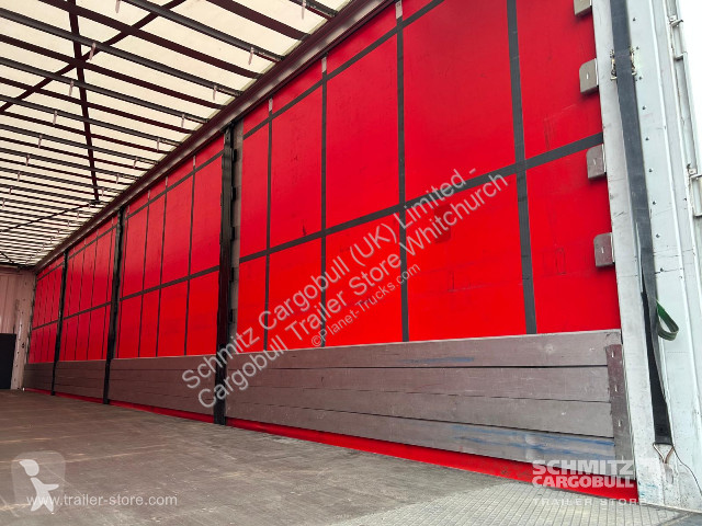 نصف مقطورة Kässbohrer Curtainsider Standard