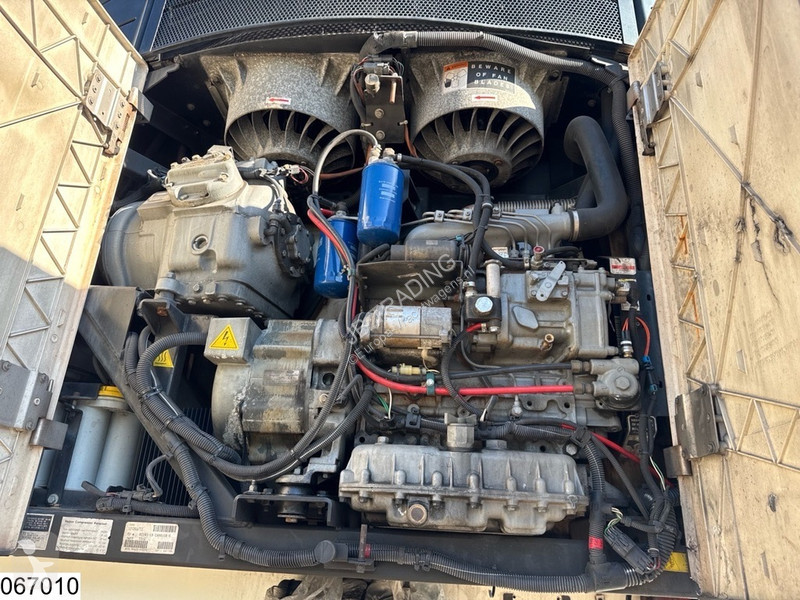 نصف مقطورة HTF Koel vries Carrier Vector 1800, AMA