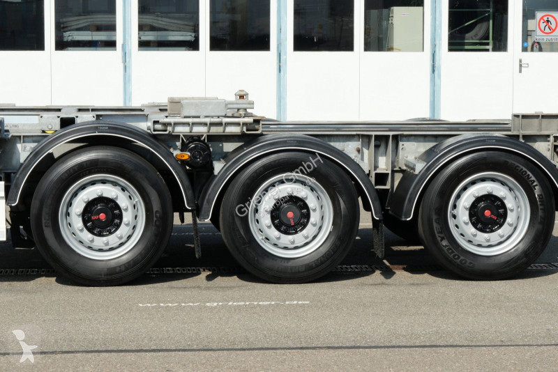 Semiremorca Renders TYPE EURO 820 / LIFT...
