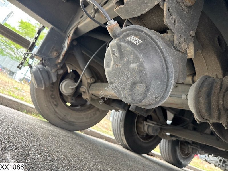 Fruehauf Tautliner Lift axle semi-trailer