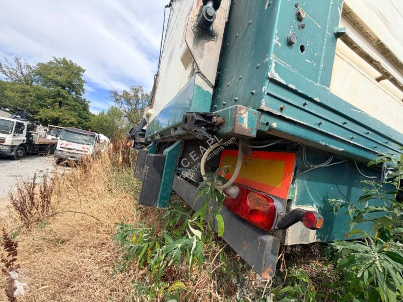 Semi remorque Samro a étages Accidentée