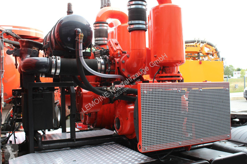 Vrachtwagencombinatie MAN 2-Achs Hellmers 26m3...